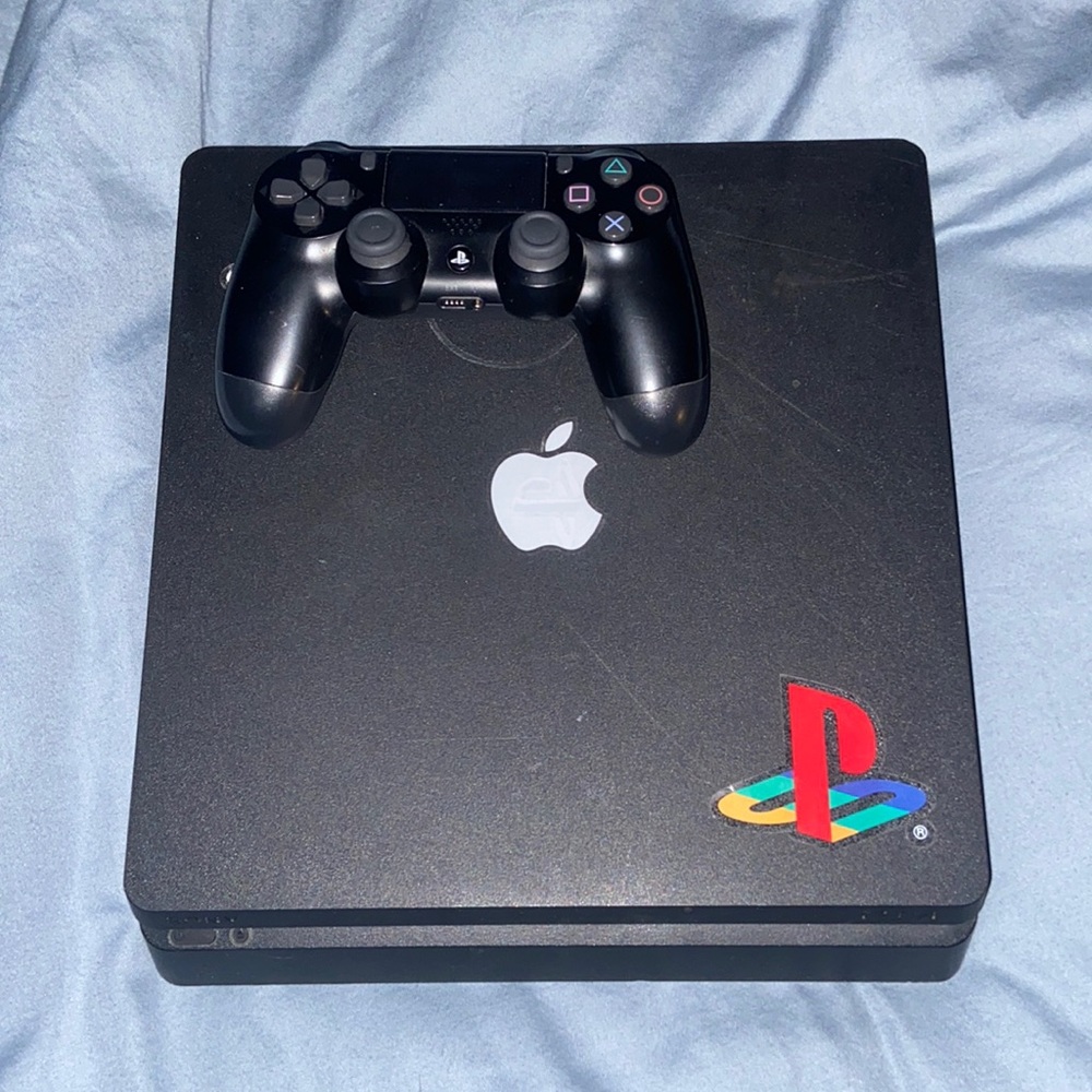 Play station 4 good condition